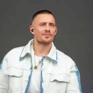 Bus to dermot kennedy